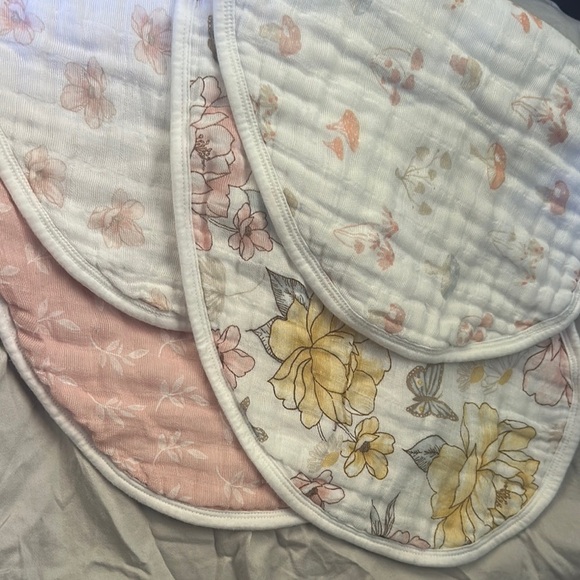 Aden + Anais NWOT Floral Baby Bibs in Pink and Cream - Picture 4 of 4